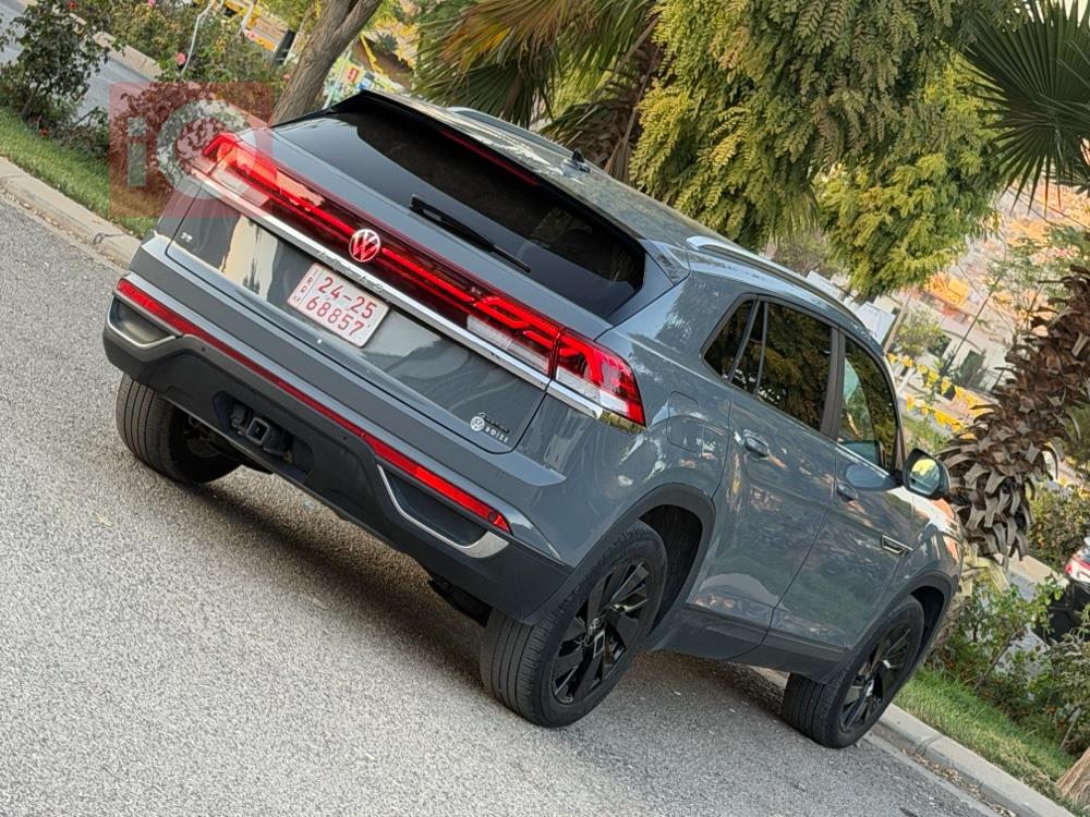 ڤۆڵکسواگن ئەتڵەس کرۆس سپۆرت